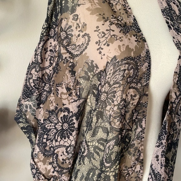 Charlee Tan and Black Floral Kimono Medium - Picture 3 of 7